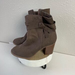 EUC American Eagle Womens Brown Heeled Booties Size 7